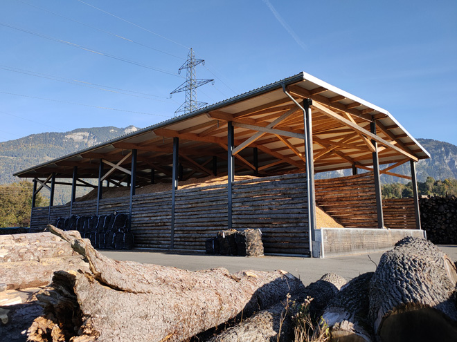 Les panneaux photovoltaïques installés sur le hangar à plaquettes Gribannaz alimenteront en partie ce fonds...