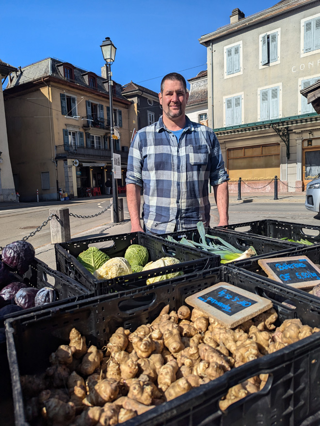 Trois artisans se partagent actuellement la place du Marché de Bex