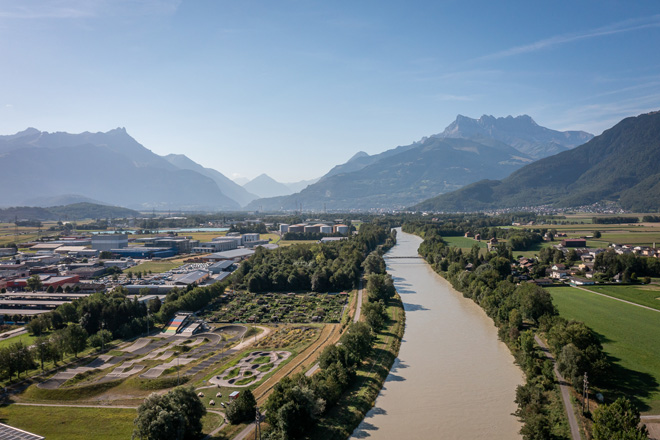 Relier les populations, et offrir une vraie alternative pour passer d’un canton à l’autre en transports publics grâce à un pont entre les deux zones industrielles d’Aigle et de Collombey est un pas en avant important
